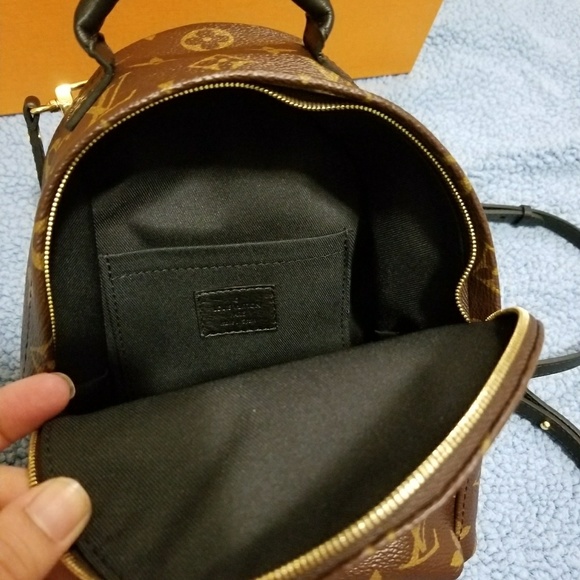 Backpack - Picture 3 of 7